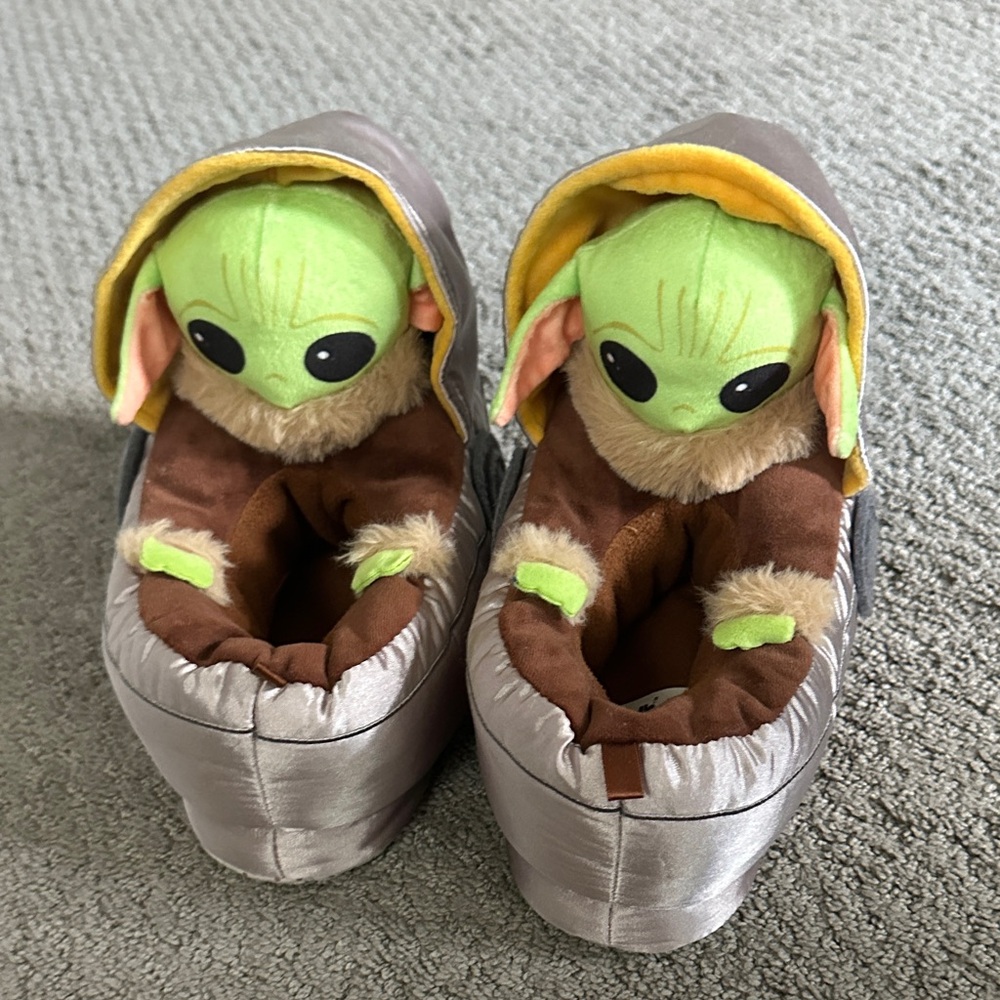 Gap Star Wars Kids Plush Baby Yoda Slippers - Silver and Brown size 1/2